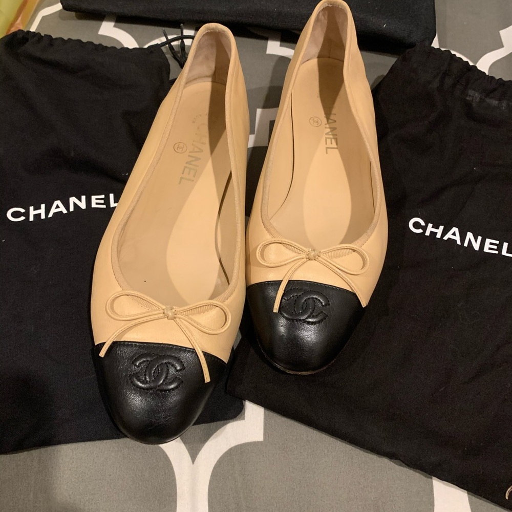 CHANEL size 40 1/2 Ballerina Shoes in black/beige